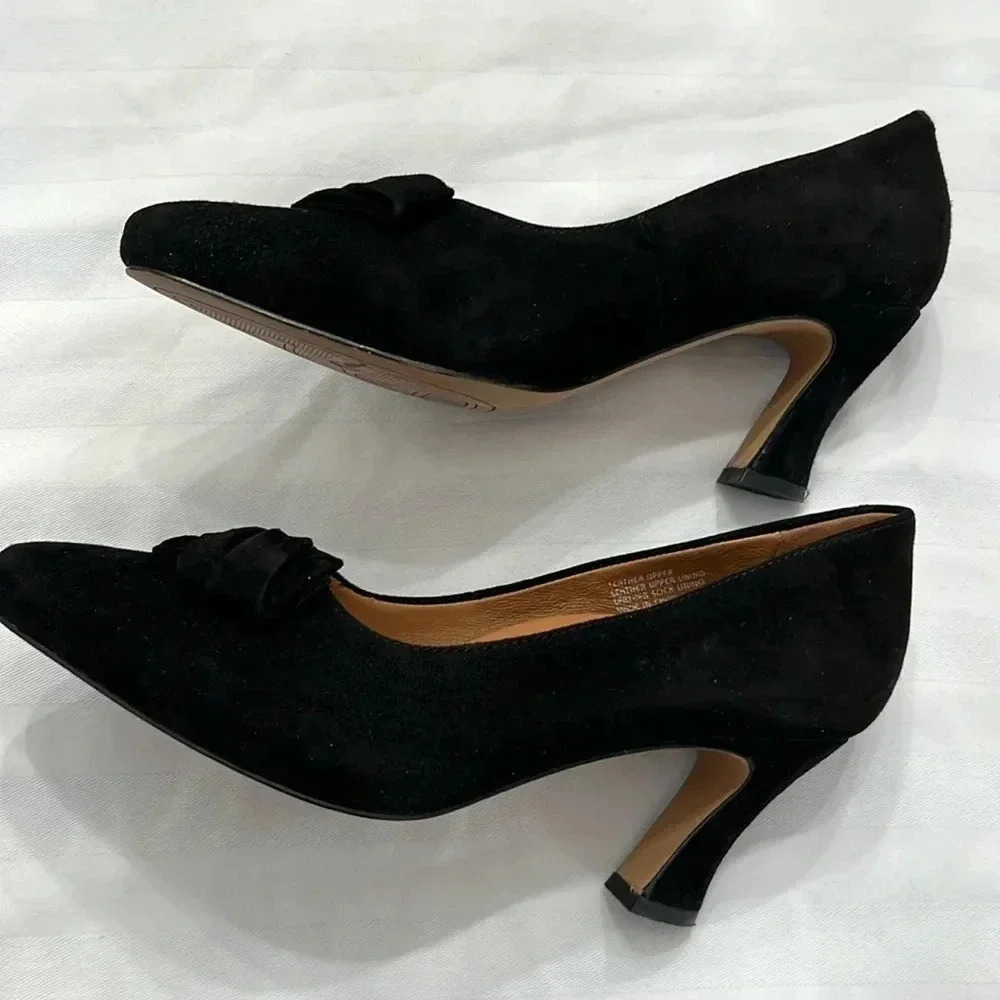Earthies Prantini black suede leather bow heels size 7B - Picture 3 of 11